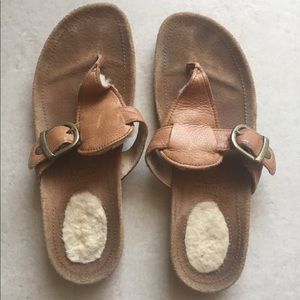 UGG Sandals/ flip flops